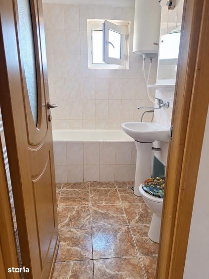 Apartament cu 3 camere decomandat în Siloz