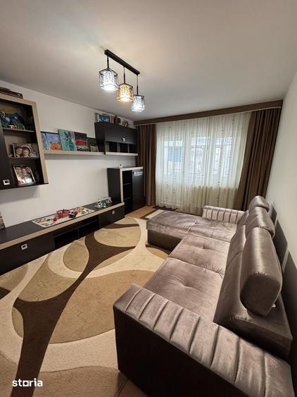 Apartament cu 3 camere decomandat în Central