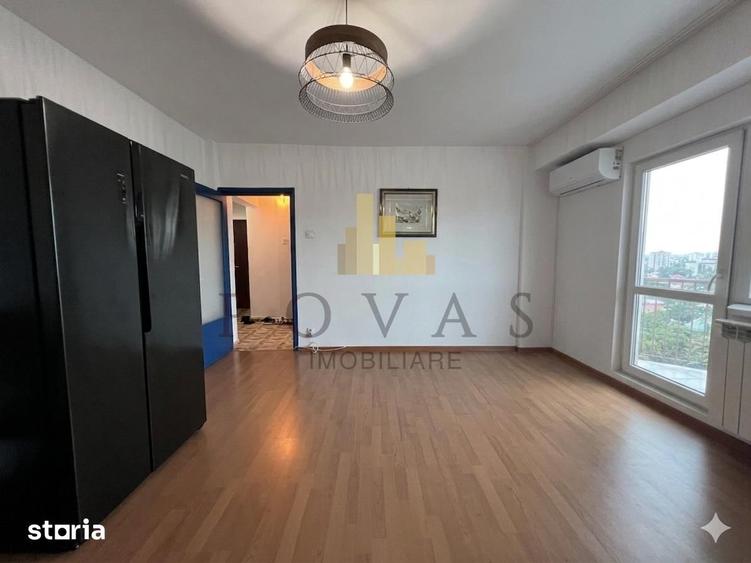 Apartament cu 3 camere semidecomandat în Rahova