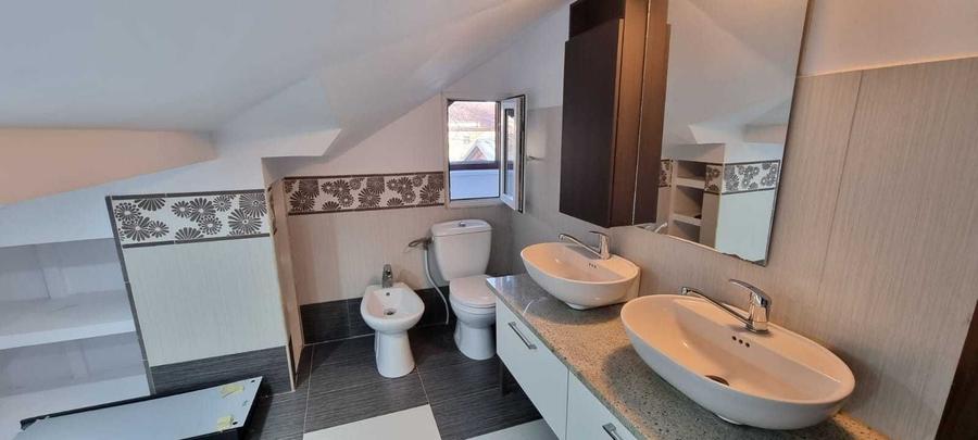 Casă cu 4 camere cu Teren 100 Mp în Ultracentral