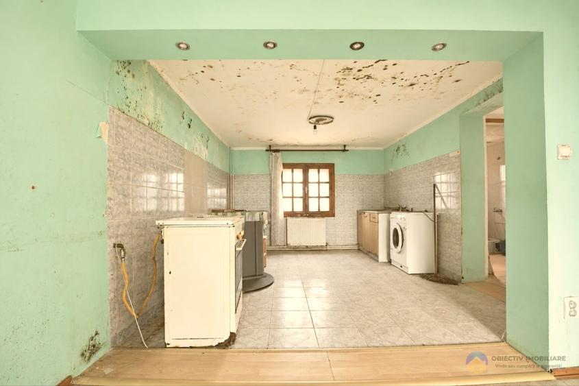 Casă cu 5 camere cu Canalizare în Săvinești