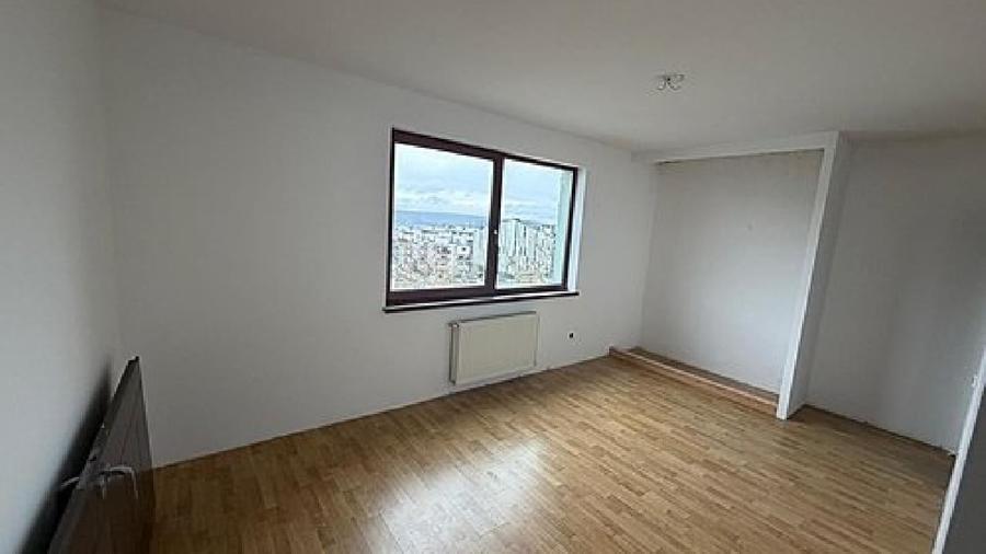Apartament cu 3 camere decomandat în Bună Ziua