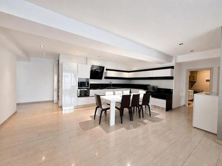 Apartament cu 3 camere nedecomandat, mobilat în Pipera
