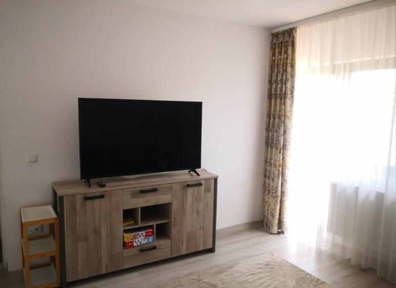 Apartament cu 3 camere decomandat, mobilat în Lunca Cetățuii