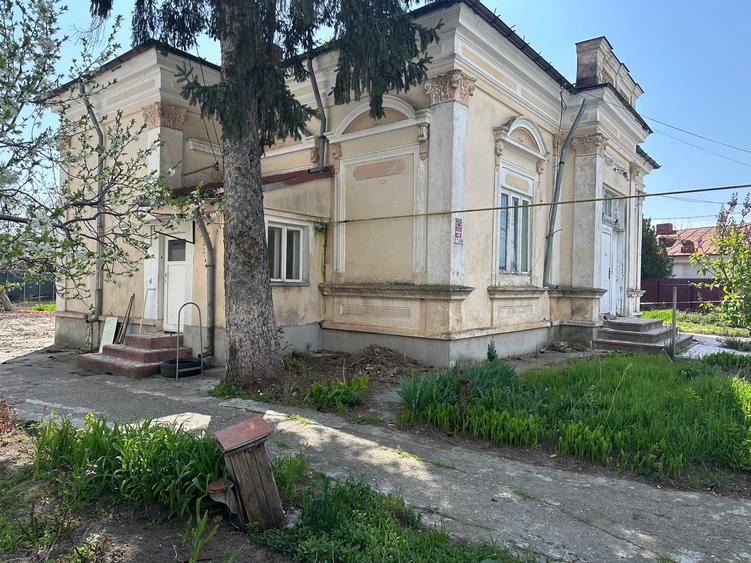 Casă cu 5 camere cu Canalizare în Central