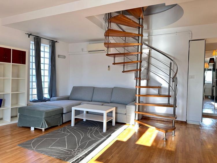 Apartament cu 4 camere semidecomandat, mobilat în Decebal