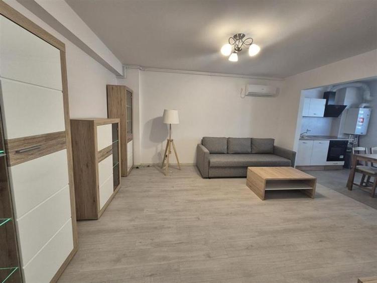 Apartament cu 2 camere decomandat în Titan