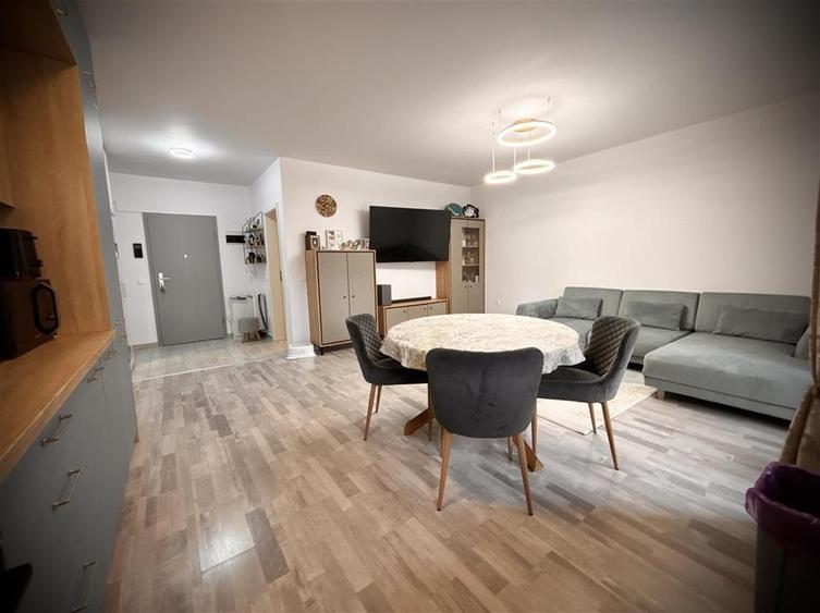 Apartament cu 3 camere decomandat, mobilat în Avantgarden