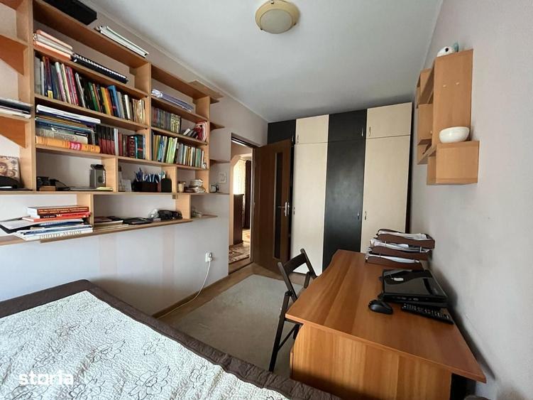 Apartament cu 3 camere semidecomandat în Central