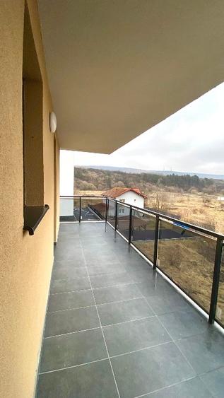 Apartament cu 3 camere semidecomandat în Florești