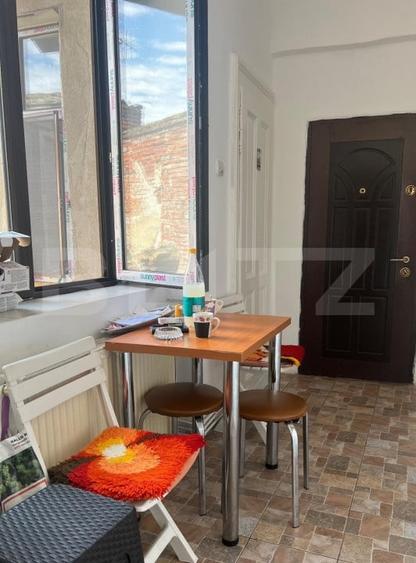 Apartament cu 3 camere semidecomandat, mobilat în Traian