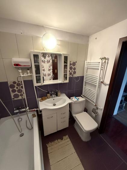 Apartament cu 3 camere semidecomandat în 1 Decembrie 1918