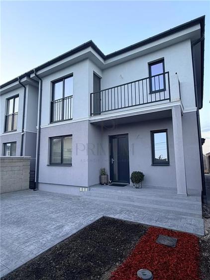 Duplex cu 5 camere cu Canalizare în Moșnița Veche