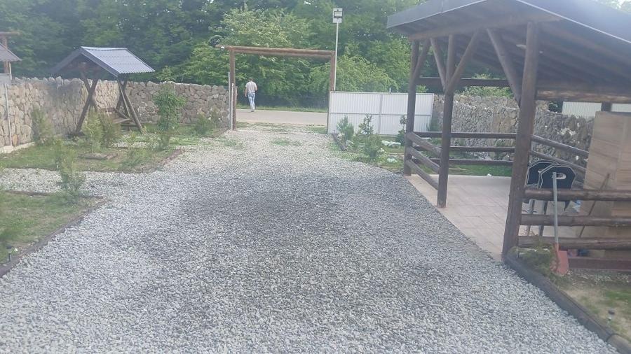 Vind casa de vacanta tip A situata intr-o zona superba in zona valenii de munte accept variante mai mult detalii sunati la telefon - 4