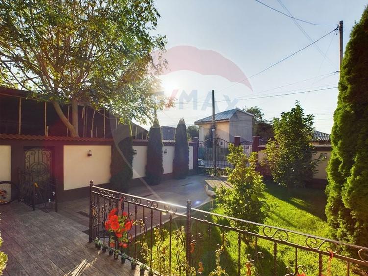 Casă cu 6 camere cu Teren 300 Mp în 23 August (Cațelul)