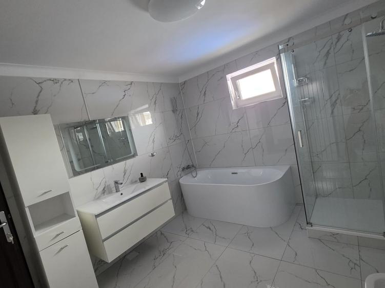 Casă cu 6 camere cu Teren 467 Mp în Central