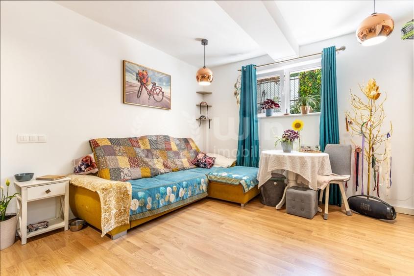 Apartament cu 3 camere semidecomandat, mobilat în Andrei Mureșanu