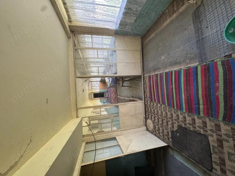 Casă cu 6 camere cu Teren 1950 Mp în Crivăț