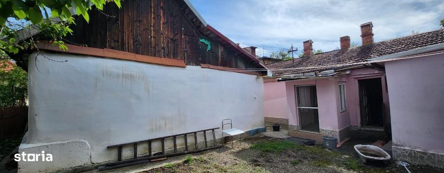 Casă cu 3 camere cu Teren 435 Mp în Florilor