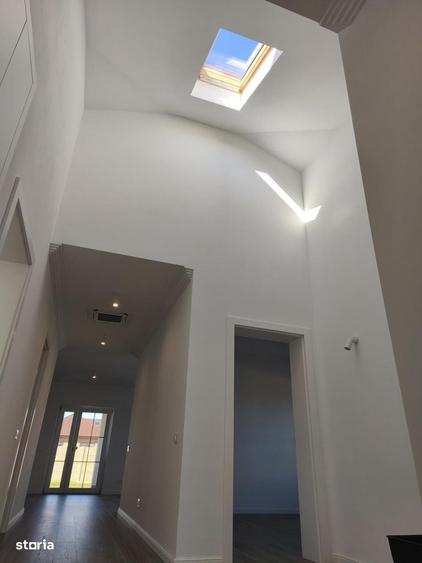 Casă cu 4 camere în Sânandrei