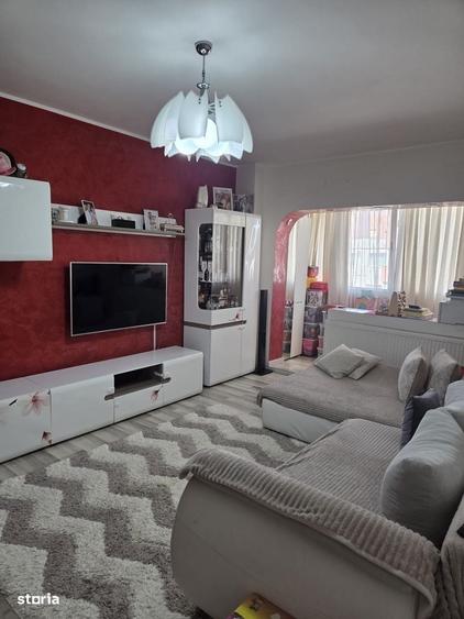 Apartament cu 3 camere decomandat în Progresul