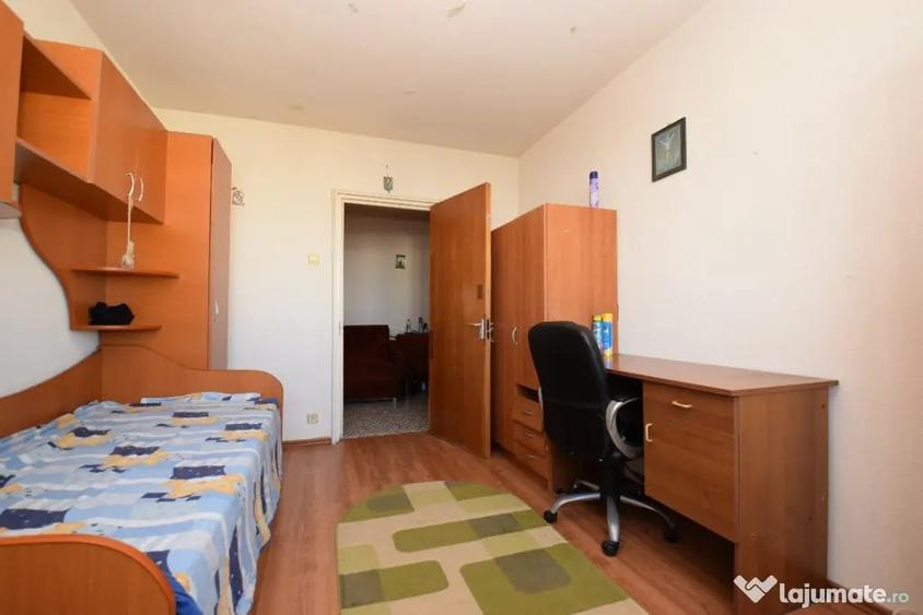 Apartament cu 3 camere decomandat în Dristor