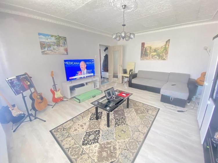 Apartament cu 3 camere decomandat în Rahova