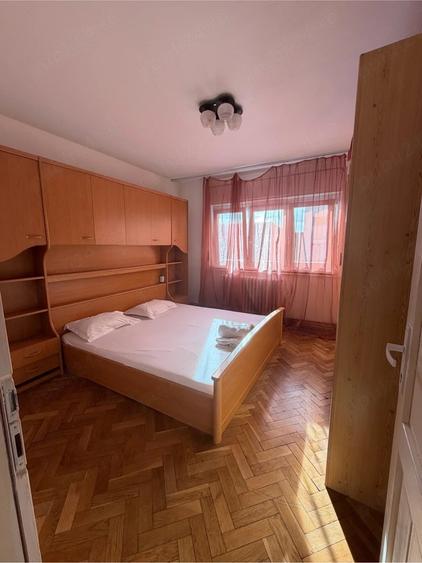 Apartament cu 4 camere decomandat în Central