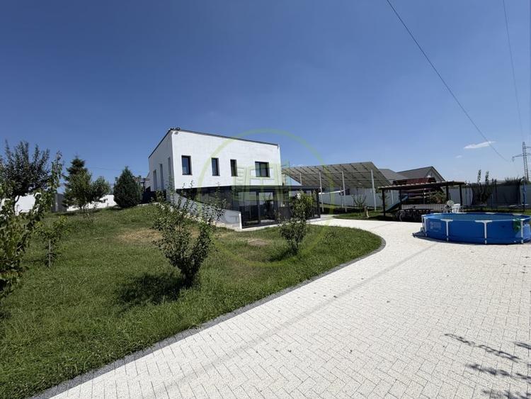 Casă individuală cu 4 camere cu Garaj în Plaiul Vulcanești