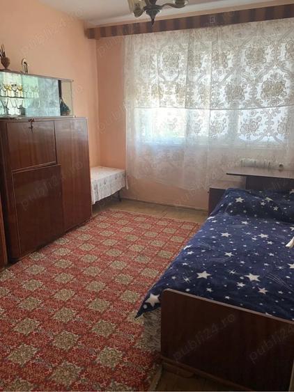 Apartament cu 3 camere decomandat în Crihala