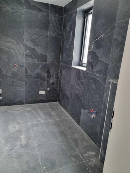 Apartament cu 3 camere decomandat în Exterior Vest