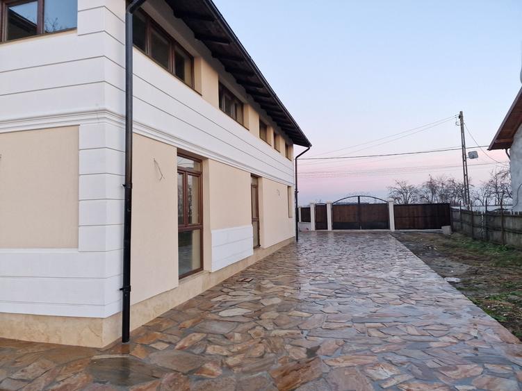 Casă cu 4 camere în Ciocănești