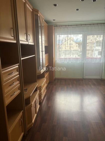 Apartament cu 4 camere decomandat în Central