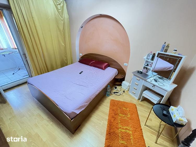 Apartament cu 3 camere decomandat în Nicolina