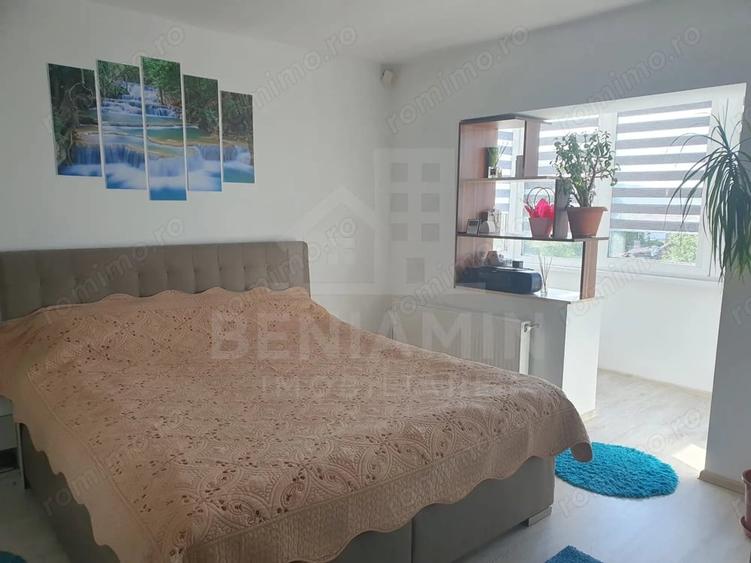 Apartament cu 4 camere decomandat în Noua