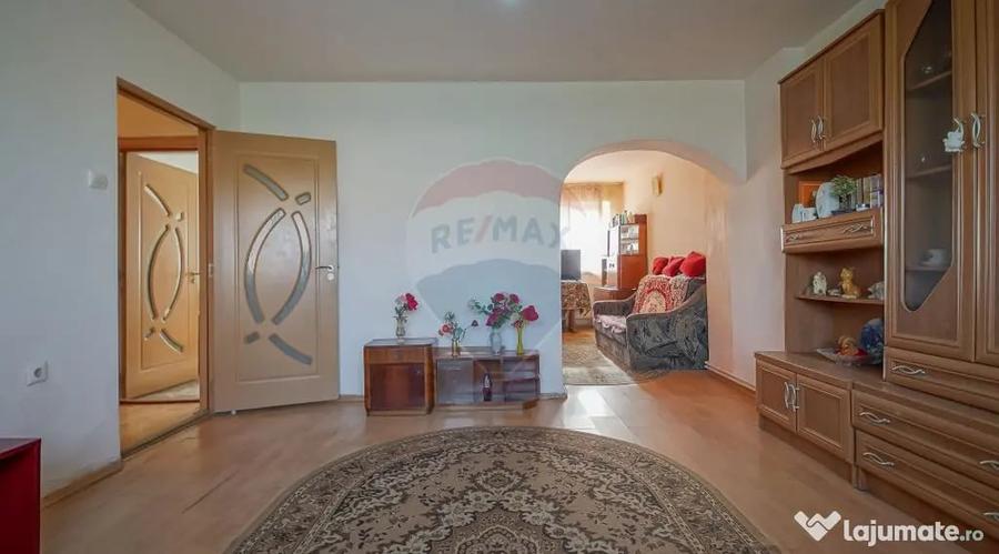 Apartament cu 4 camere semidecomandat în Stupini