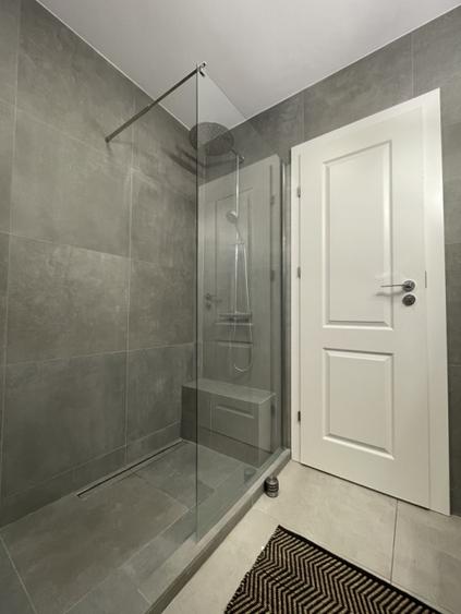Apartament cu 3 camere semidecomandat, mobilat în Dâmbul Rotund