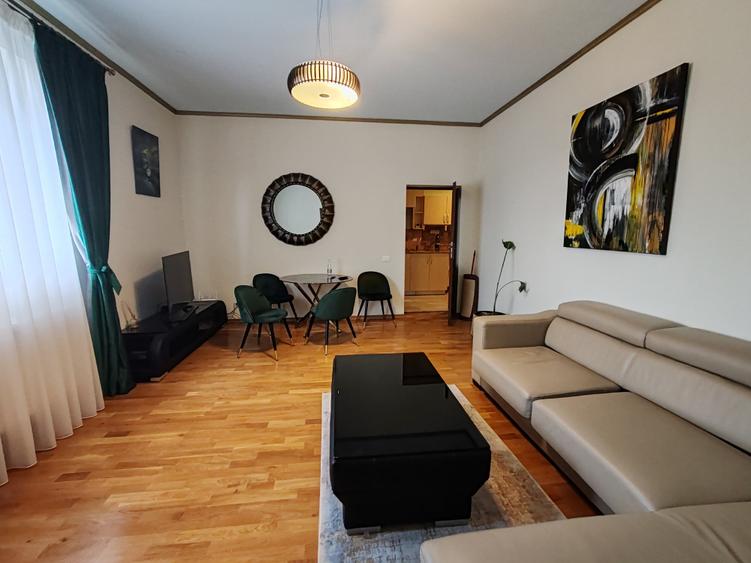 Apartament cu 2 camere semidecomandat, mobilat în Central