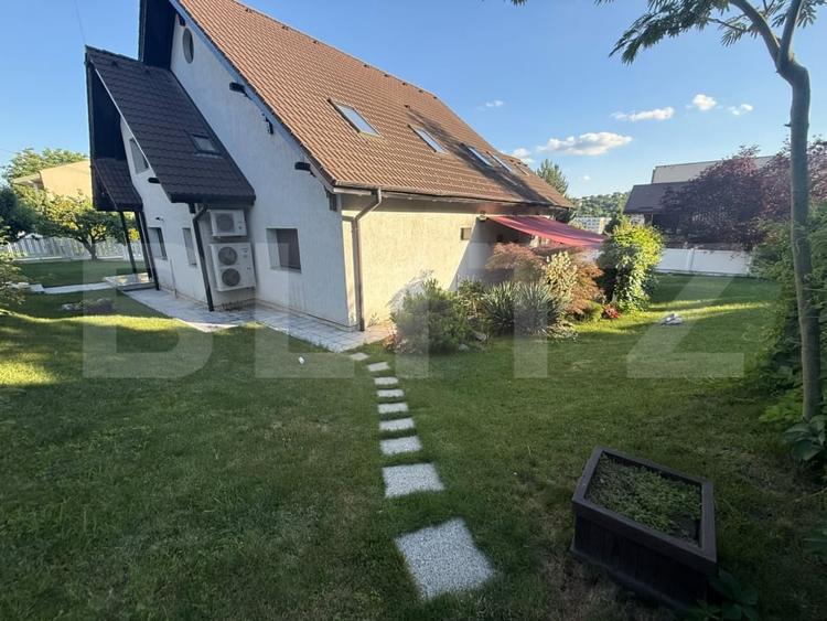 Casă individuală cu 4 camere cu Canalizare în Bucium