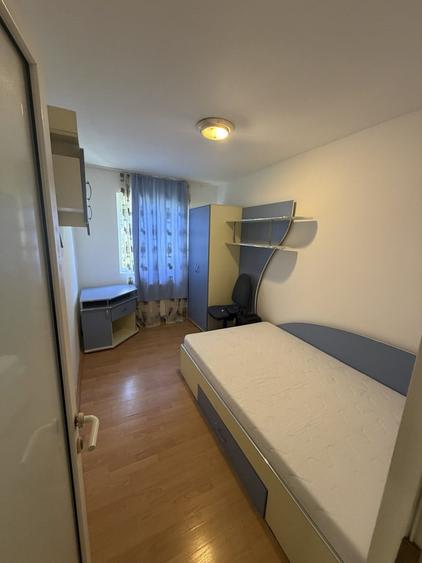 Apartament cu 3 camere semidecomandat, mobilat în Nufărul