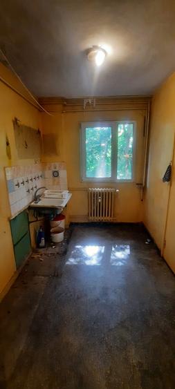 Apartament cu 4 camere decomandat în Berceni