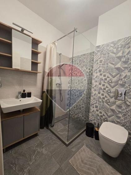 Apartament cu 3 camere decomandat, mobilat în Central