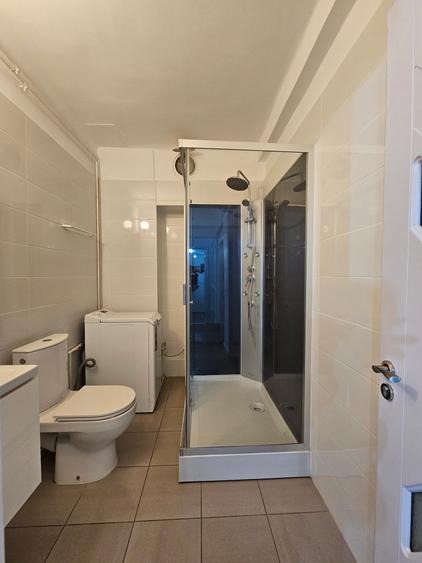 Apartament cu 3 camere decomandat în P-ța Universității