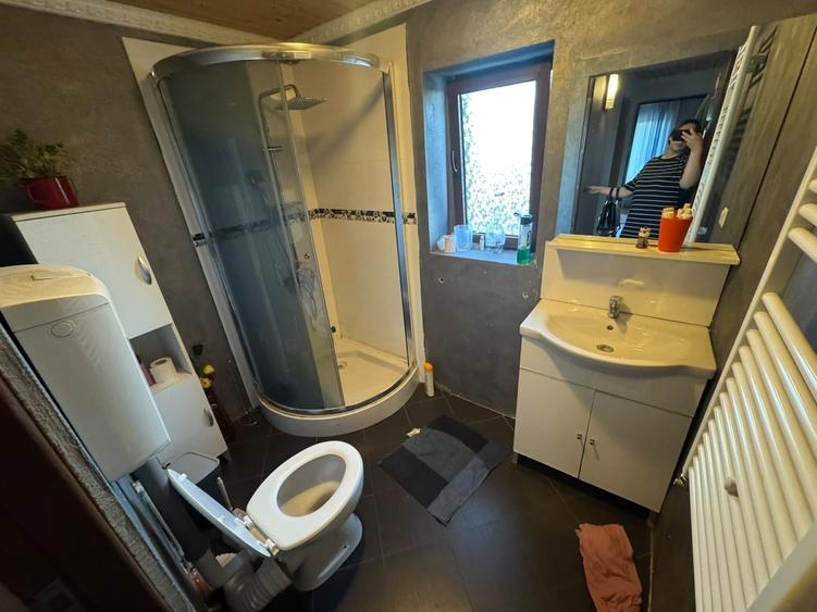 Casă cu 4 camere cu Teren 5 Mp în Exterior Vest