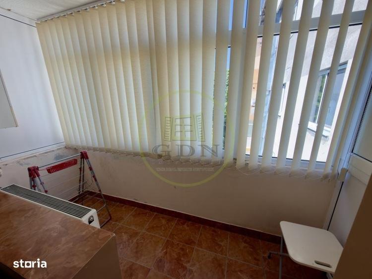 Apartament cu 3 camere decomandat în Craiovița Nouă