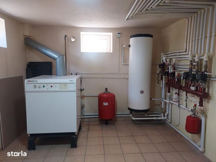 Casă cu 4 camere decomandat în Central