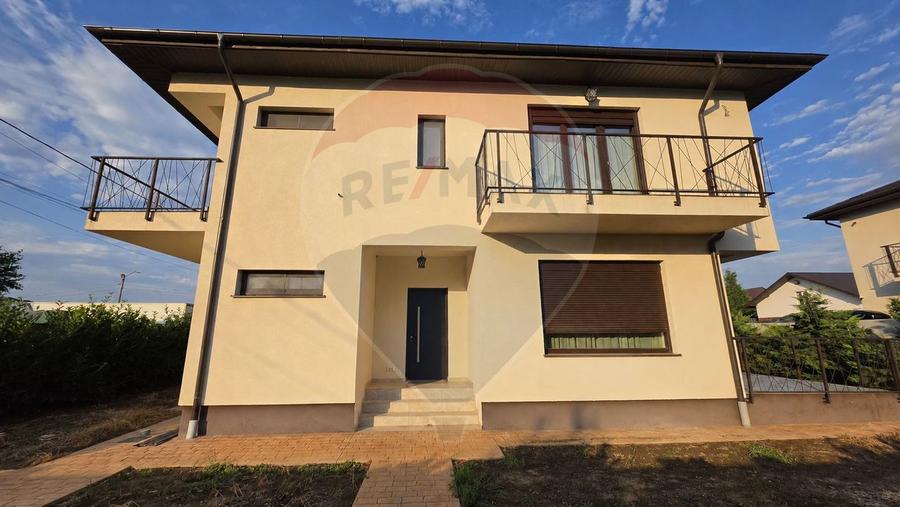Casă individuală cu 4 camere cu Teren 371 Mp în Tunari