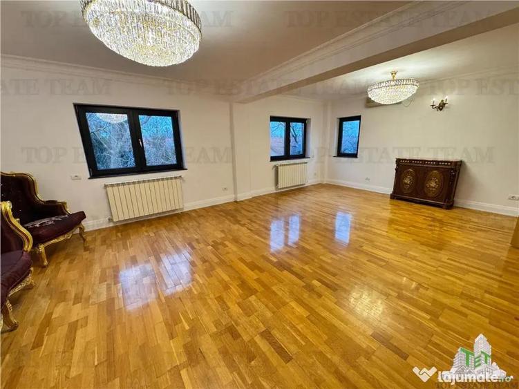 Casă cu 7 camere cu Teren 300 Mp în Iancu Nicolae