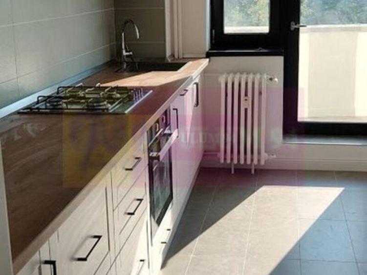 Apartament cu 3 camere decomandat, mobilat în Splaiul Unirii