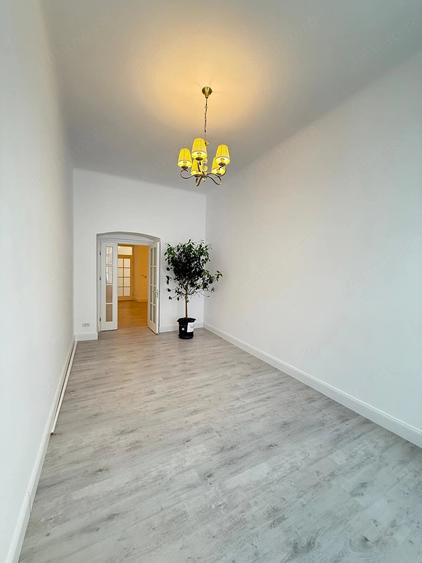 Apartament cu 3 camere semidecomandat în Ultracentral